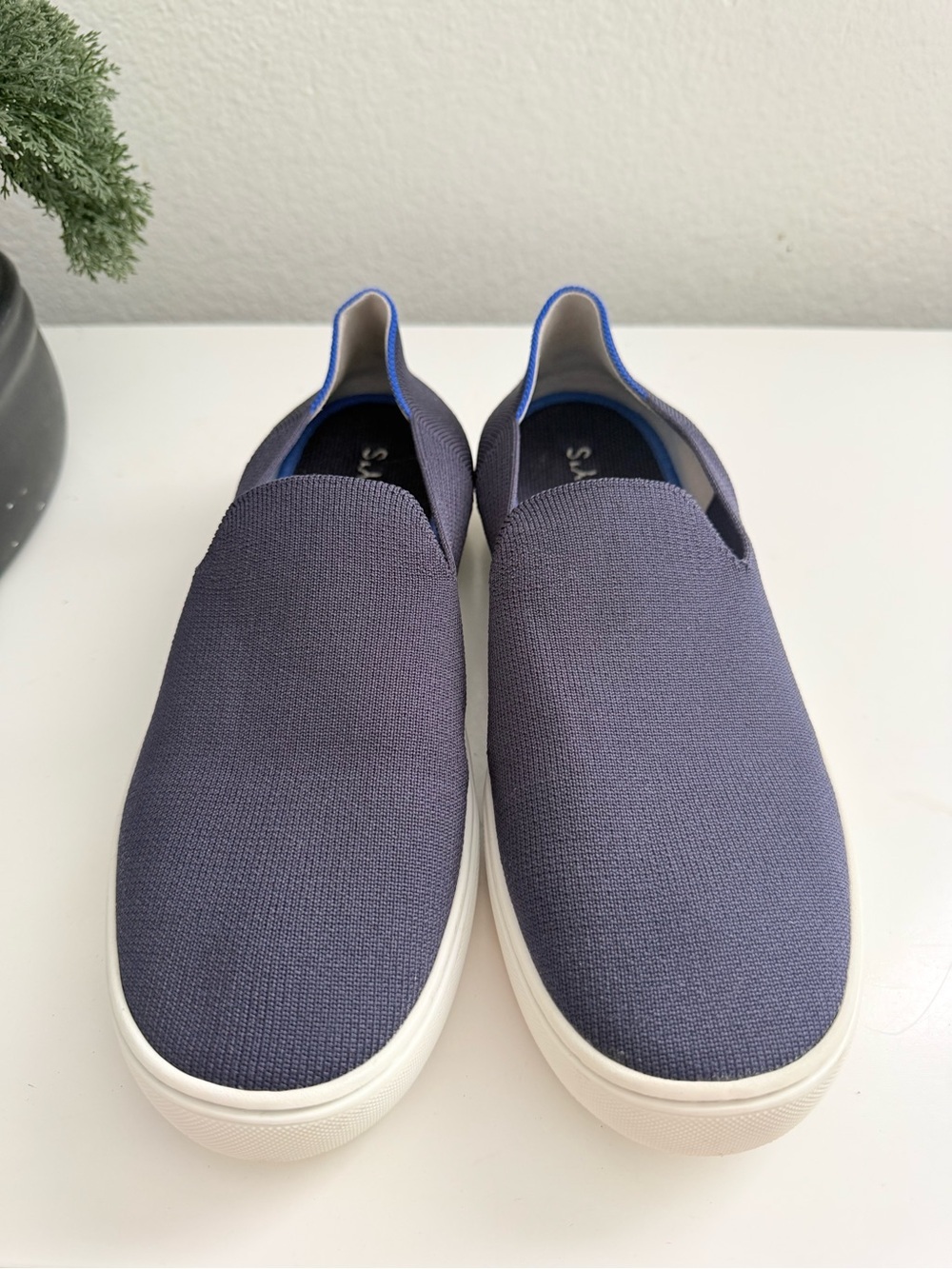 Rothy's sneakers women size 10.5 Navy Knit Slip-On with White Sole and Blue - Picture 3 of 8